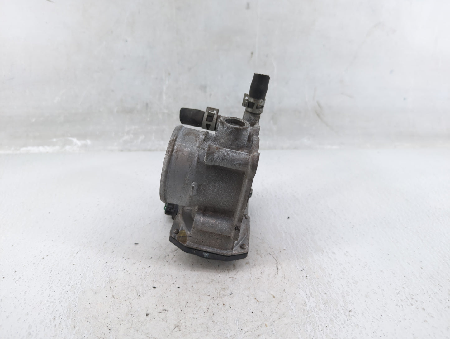 2011-2019 Toyota Corolla Throttle Body P/N:22030-0T080 Fits Fits 2011 2012 2013 2014 2015 2016 2017 2018 2019 OEM Used Auto 