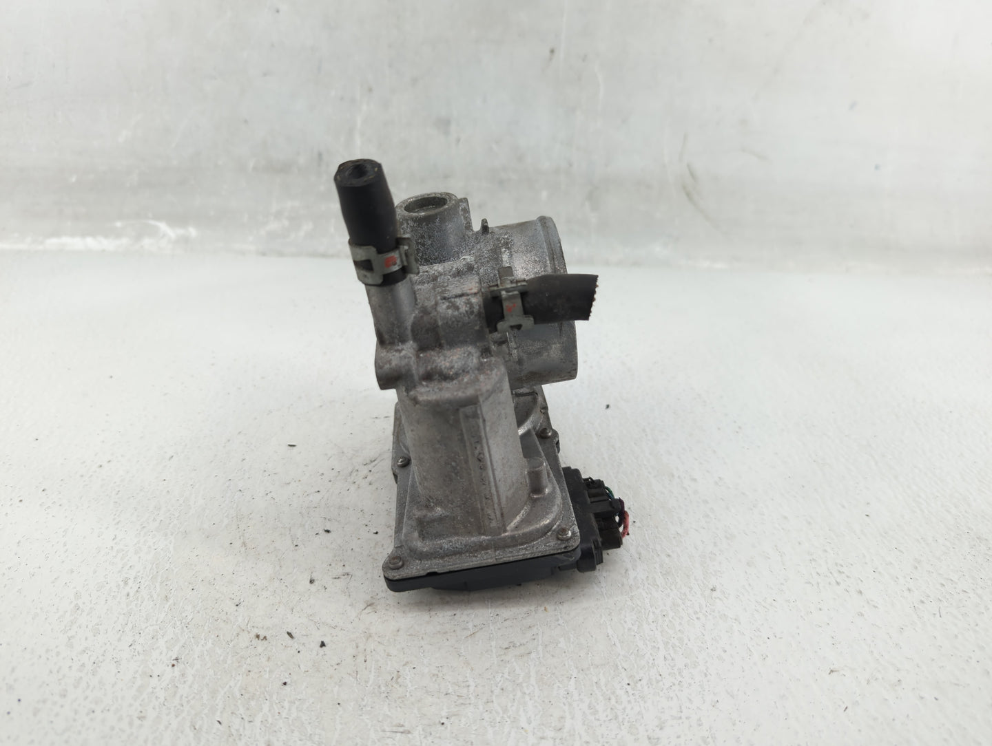 2011-2019 Toyota Corolla Throttle Body P/N:22030-0T080 Fits Fits 2011 2012 2013 2014 2015 2016 2017 2018 2019 OEM Used Auto 