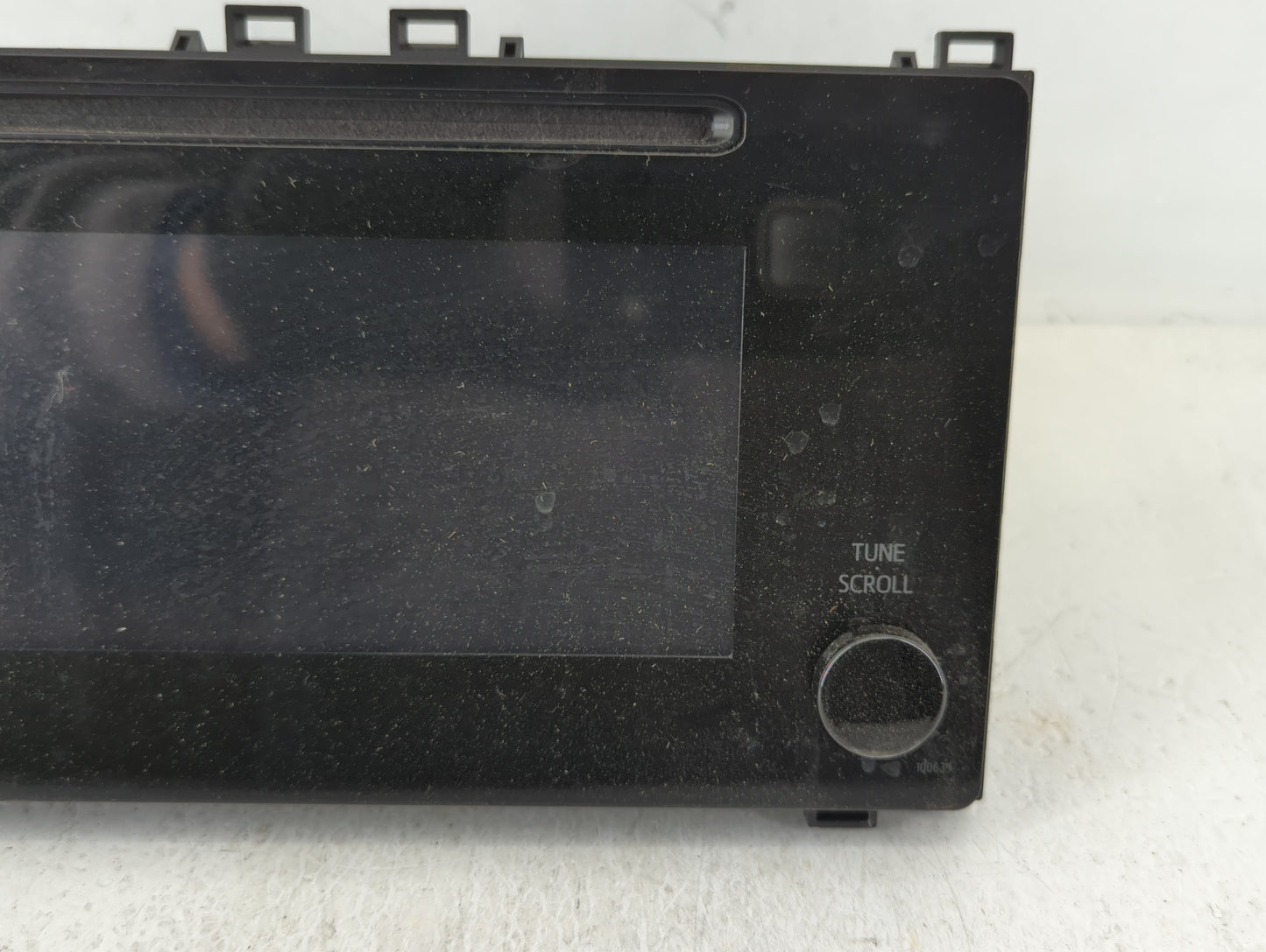 2017-2019 Toyota Corolla Am Fm Cd Player Radio Receiver - Oemusedautoparts1.com