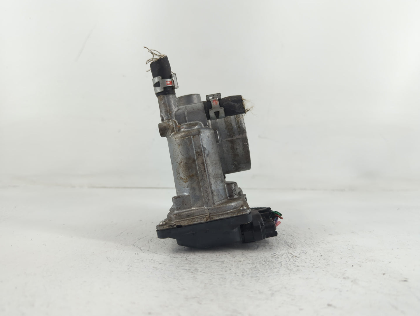 2011-2019 Toyota Corolla Throttle Body P/N:22030-0T080 Fits Fits 2011 2012 2013 2014 2015 2016 2017 2018 2019 OEM Used Auto 
