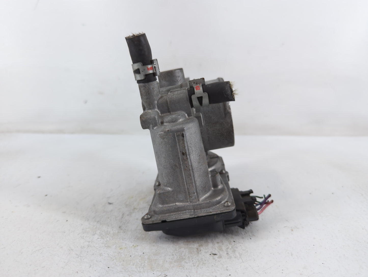 2011-2019 Toyota Corolla Throttle Body P/N:22030-0T080 Fits Fits 2011 2012 2013 2014 2015 2016 2017 2018 2019 OEM Used Auto 