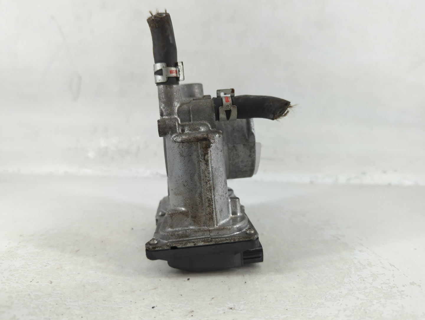 2011-2019 Toyota Corolla Throttle Body P/N:22030-0T080 Fits Fits 2011 2012 2013 2014 2015 2016 2017 2018 2019 OEM Used Auto 