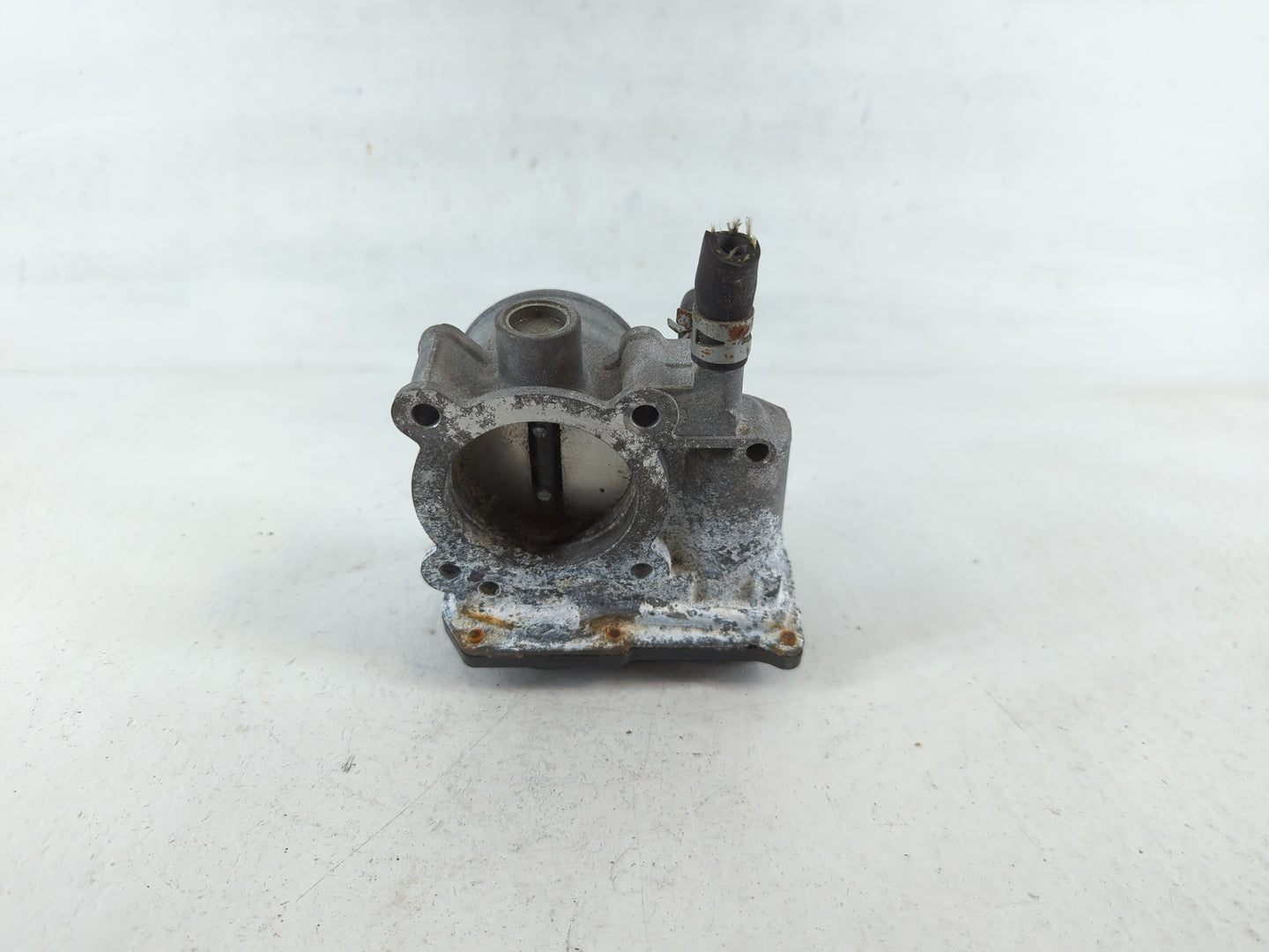2011-2019 Toyota Corolla Throttle Body P/N:22030-0T080 Fits Fits 2011 2012 2013 2014 2015 2016 2017 2018 2019 OEM Used Auto 