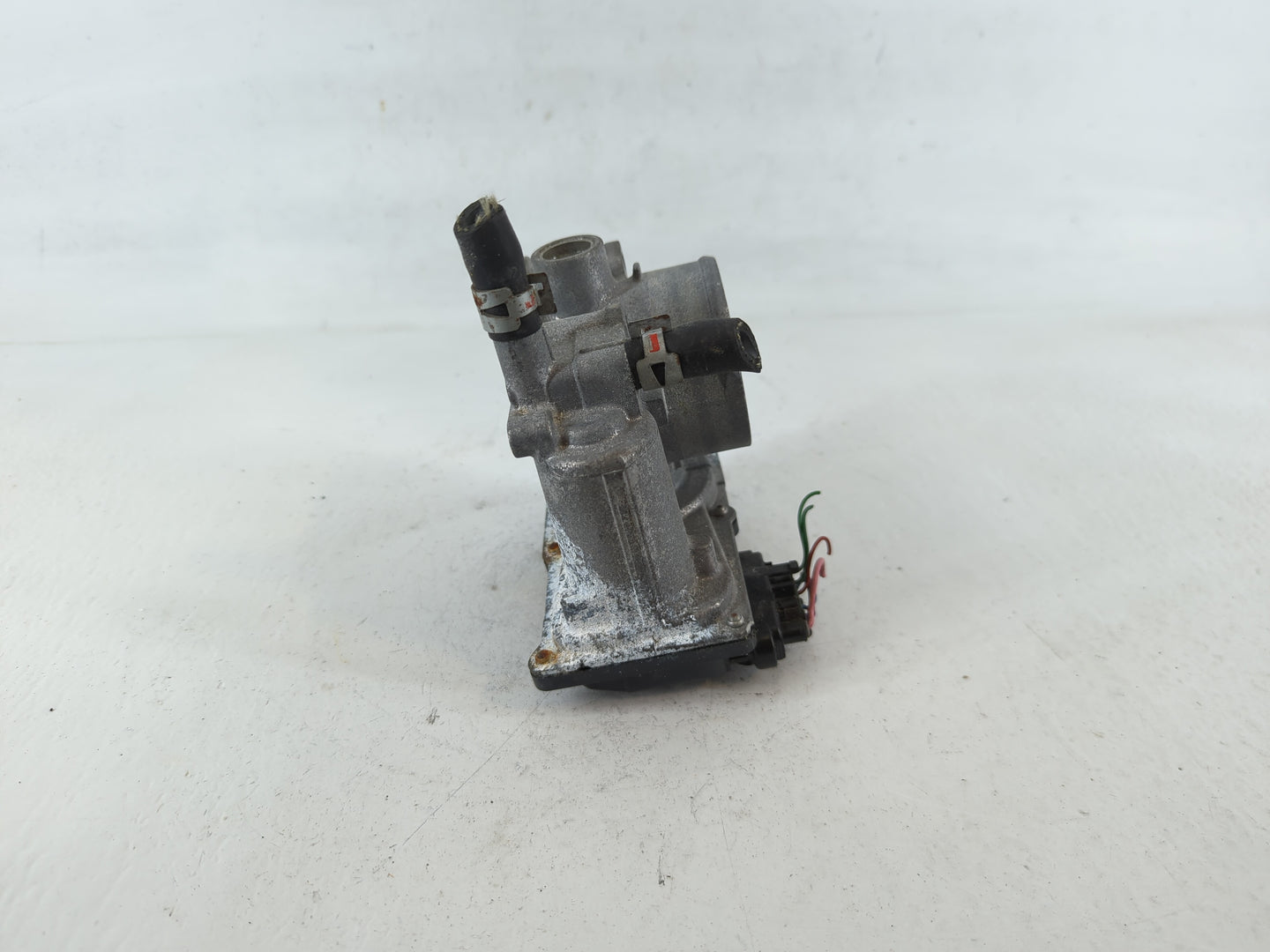 2011-2019 Toyota Corolla Throttle Body P/N:22030-0T080 Fits Fits 2011 2012 2013 2014 2015 2016 2017 2018 2019 OEM Used Auto 
