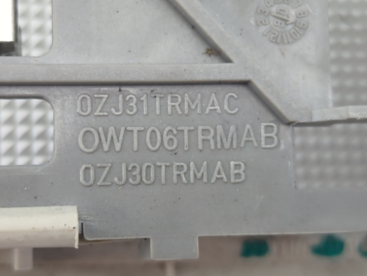 2019 Toyota Corolla Overhead Roof Console - Oemusedautoparts1.com