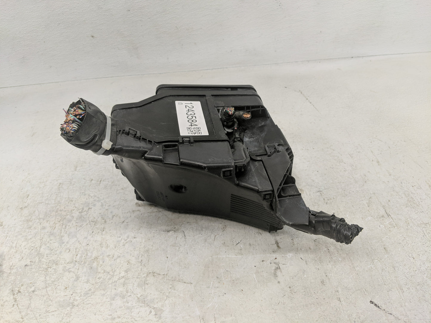 2017-2019 Toyota Highlander Fusebox Fuse Box Panel Relay Module Fits Fits 2017 2018 2019 OEM Used Auto Parts - Oemusedautopa