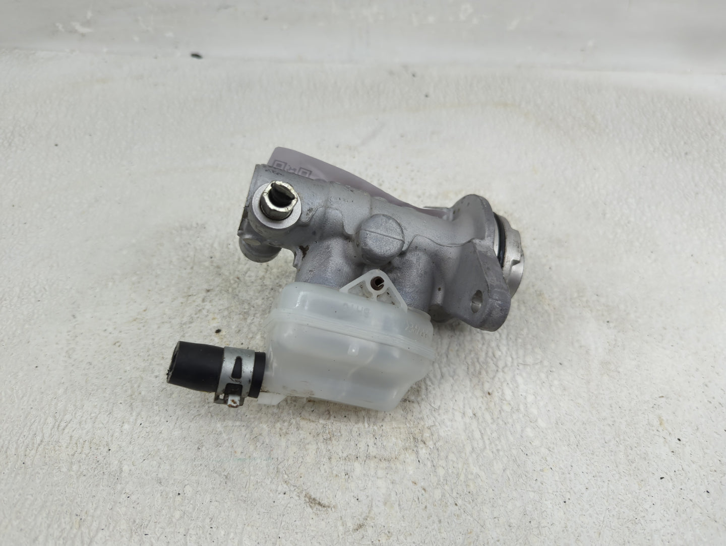 2018-2019 Toyota Highlander Brake Master Cylinder 1276162 - Oemusedautoparts1.com