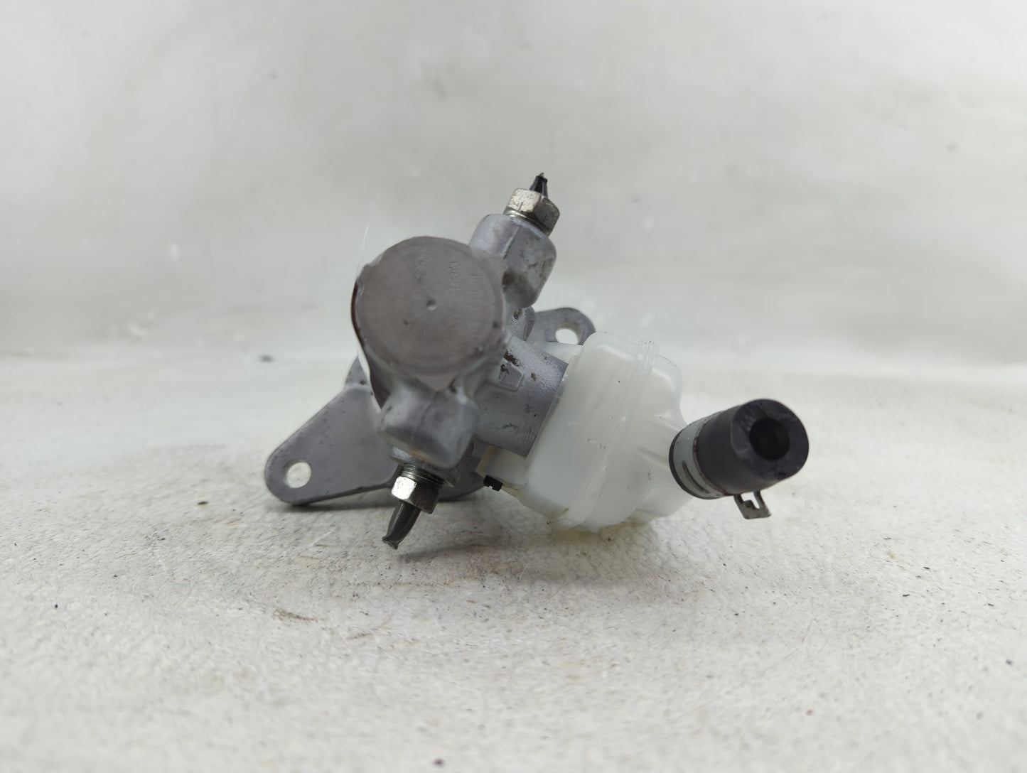 2018-2019 Toyota Highlander Brake Master Cylinder 1276162 - Oemusedautoparts1.com