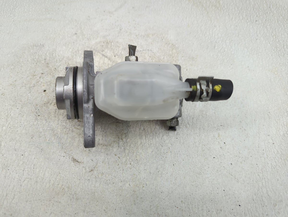 2018-2019 Toyota Highlander Brake Master Cylinder 1276162 - Oemusedautoparts1.com