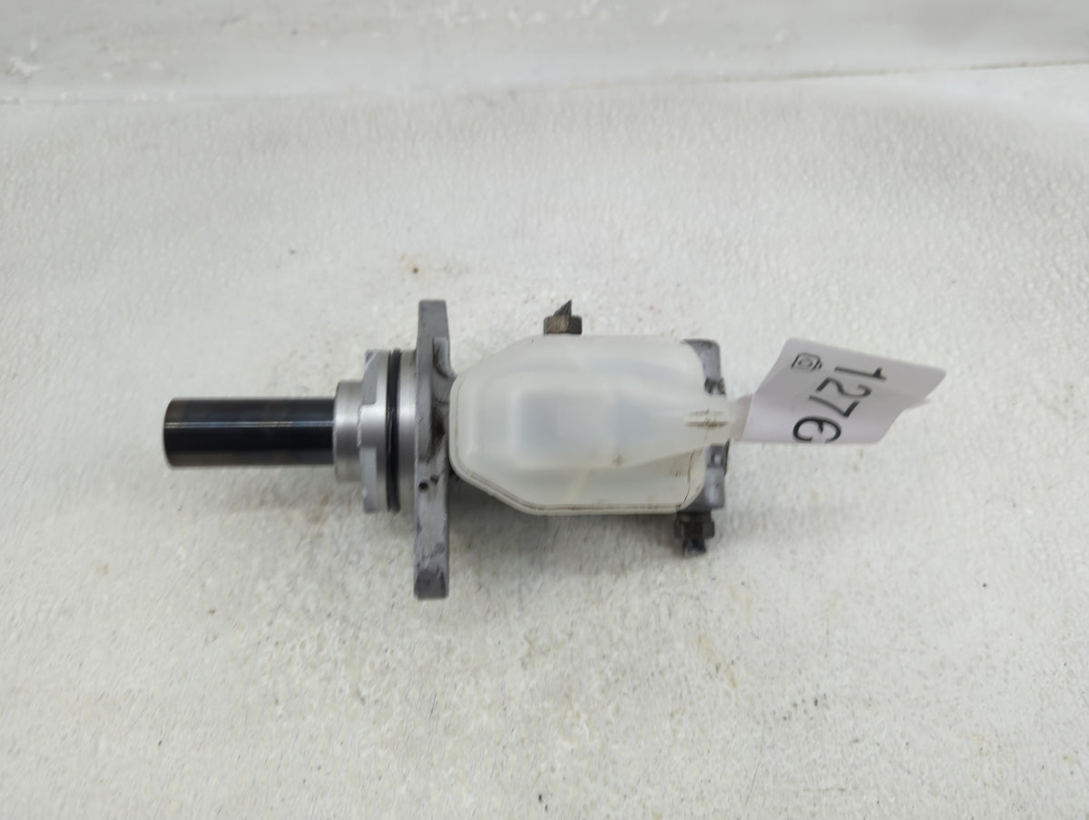 2018-2019 Toyota Highlander Brake Master Cylinder 1276537 - Oemusedautoparts1.com