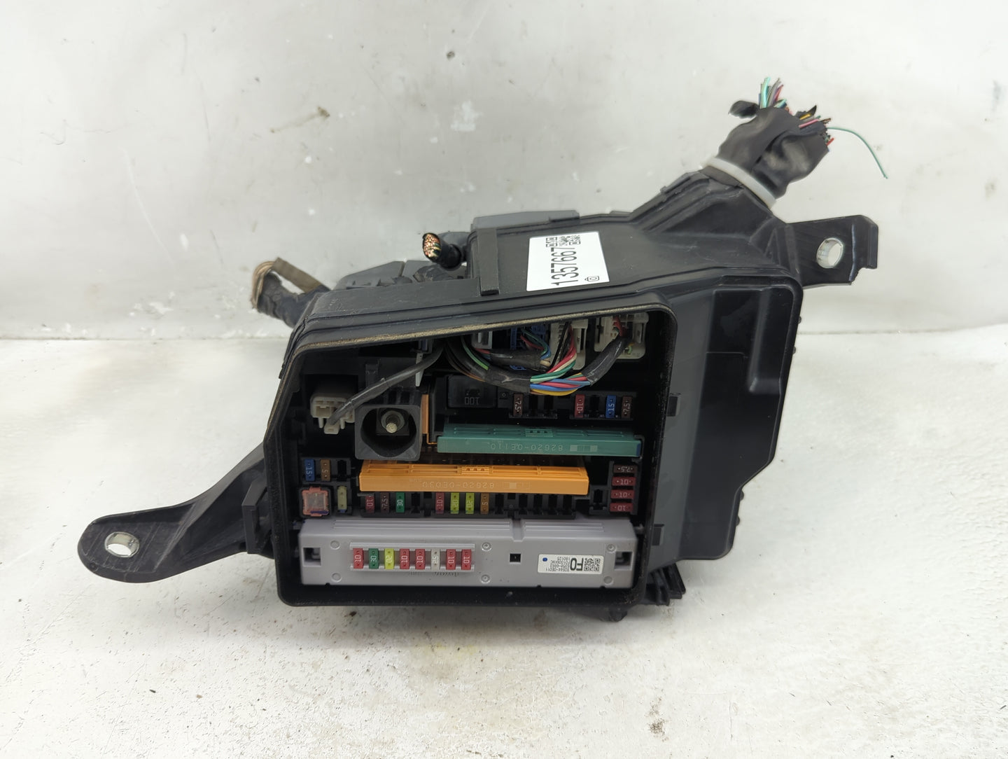2017-2019 Toyota Highlander Fusebox Fuse Box Panel Relay Module P/N:82644-0E011 Fits Fits 2017 2018 2019 OEM Used Auto Parts