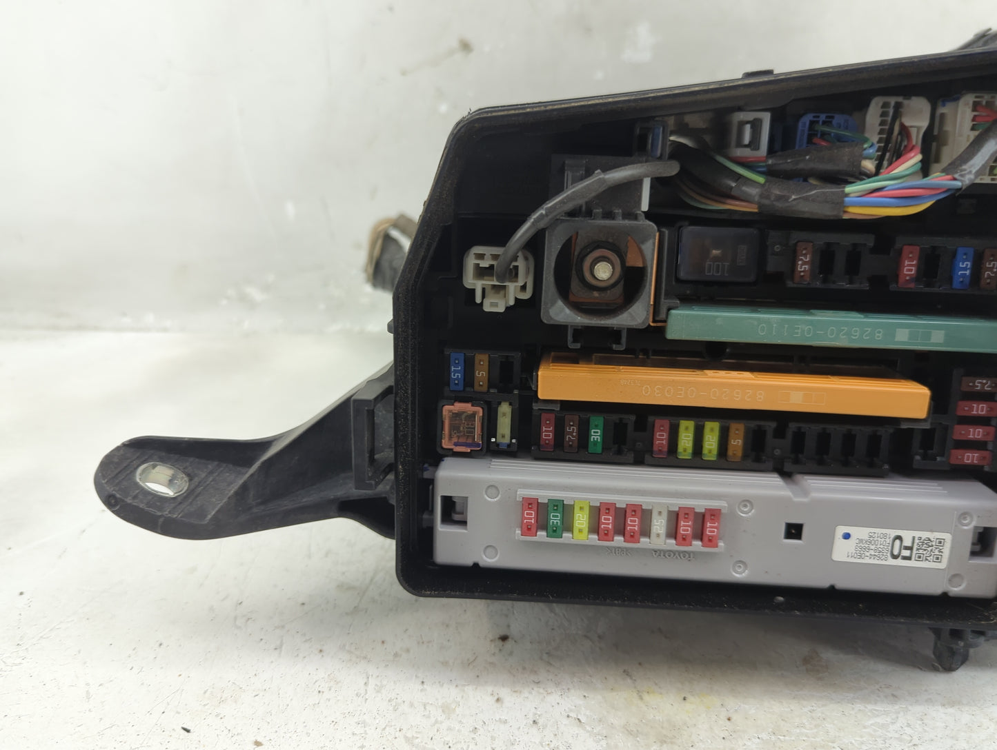 2017-2019 Toyota Highlander Fusebox Fuse Box Panel Relay Module P/N:82644-0E011 Fits Fits 2017 2018 2019 OEM Used Auto Parts