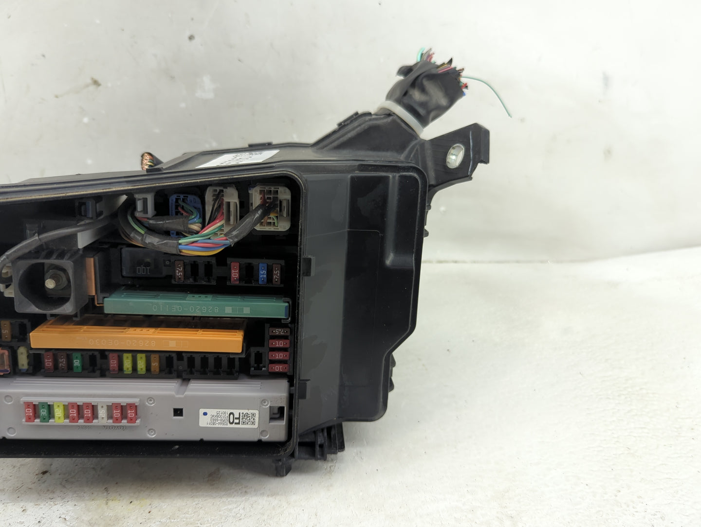 2017-2019 Toyota Highlander Fusebox Fuse Box Panel Relay Module P/N:82644-0E011 Fits Fits 2017 2018 2019 OEM Used Auto Parts