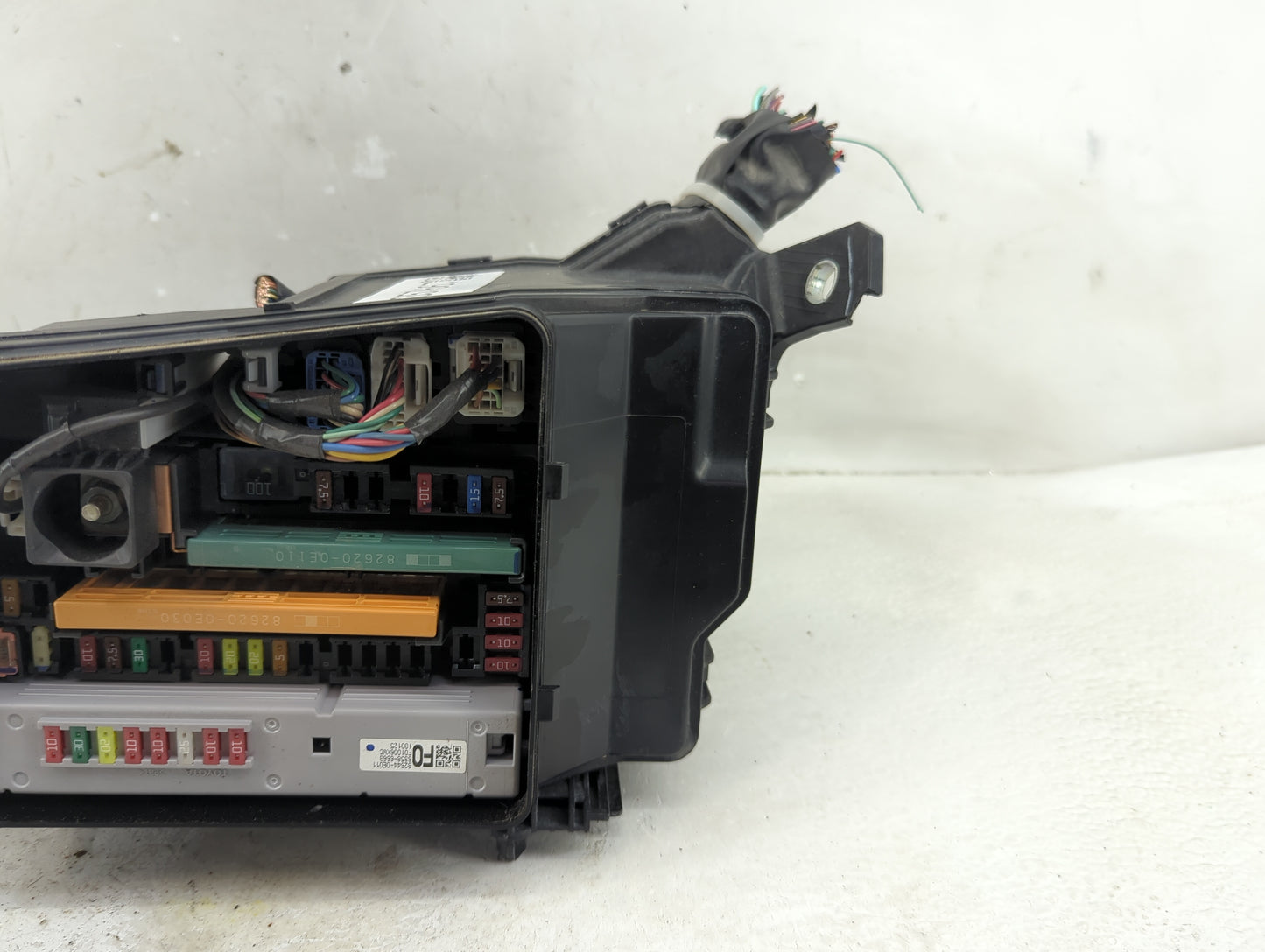 2017-2019 Toyota Highlander Fusebox Fuse Box Panel Relay Module P/N:82644-0E011 Fits Fits 2017 2018 2019 OEM Used Auto Parts