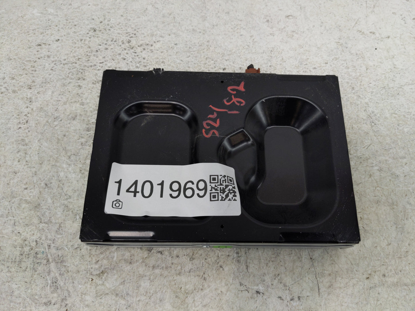 2014-2019 Toyota Highlander Radio AM FM Cd Player Receiver Replacement P/N:86180-0E011 Fits OEM Used Auto Parts - Oemusedaut