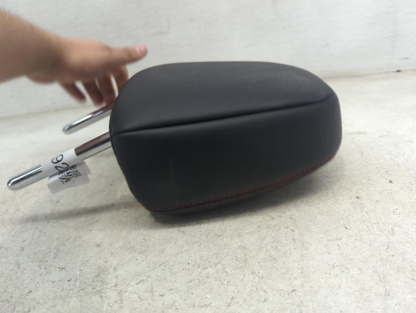 2019 Toyota Highlander Headrest Head Rest Front Driver Seat Black 1472892 - Oemusedautoparts1.com