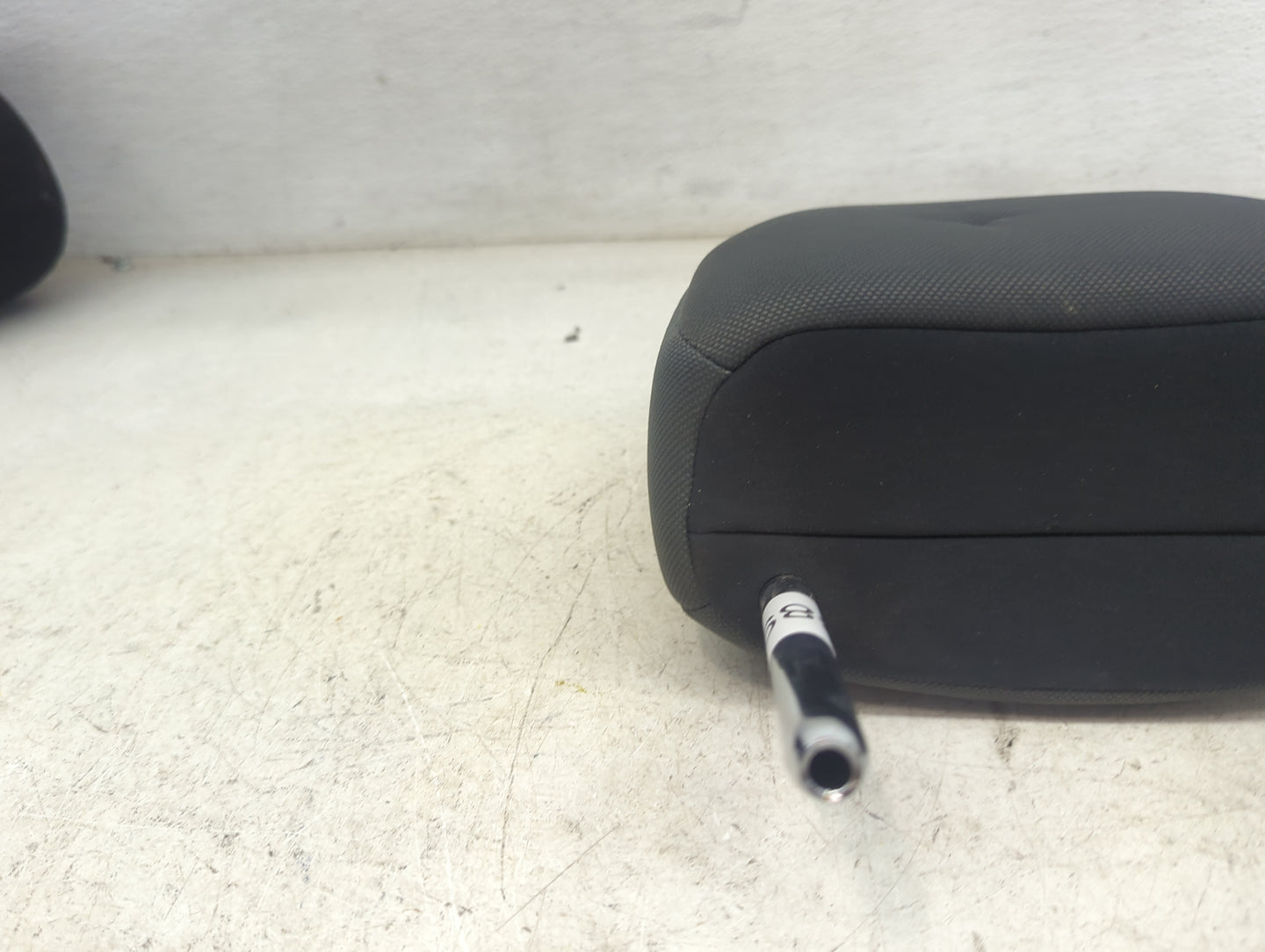2019 Toyota Highlander Headrest Head Rest Front Driver Seat Black 1473899 - Oemusedautoparts1.com