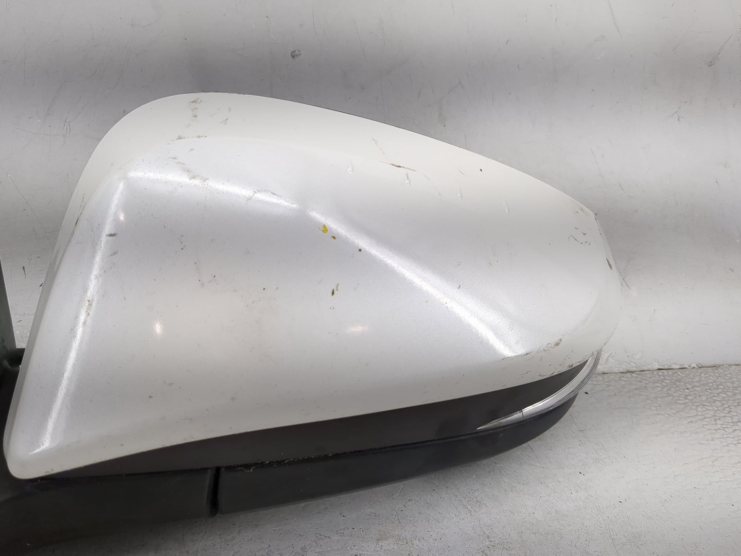 2014-2019 Toyota Highlander Driver Side View Mirror - Left Door Mirror OEM Used - Oemusedautoparts1.com