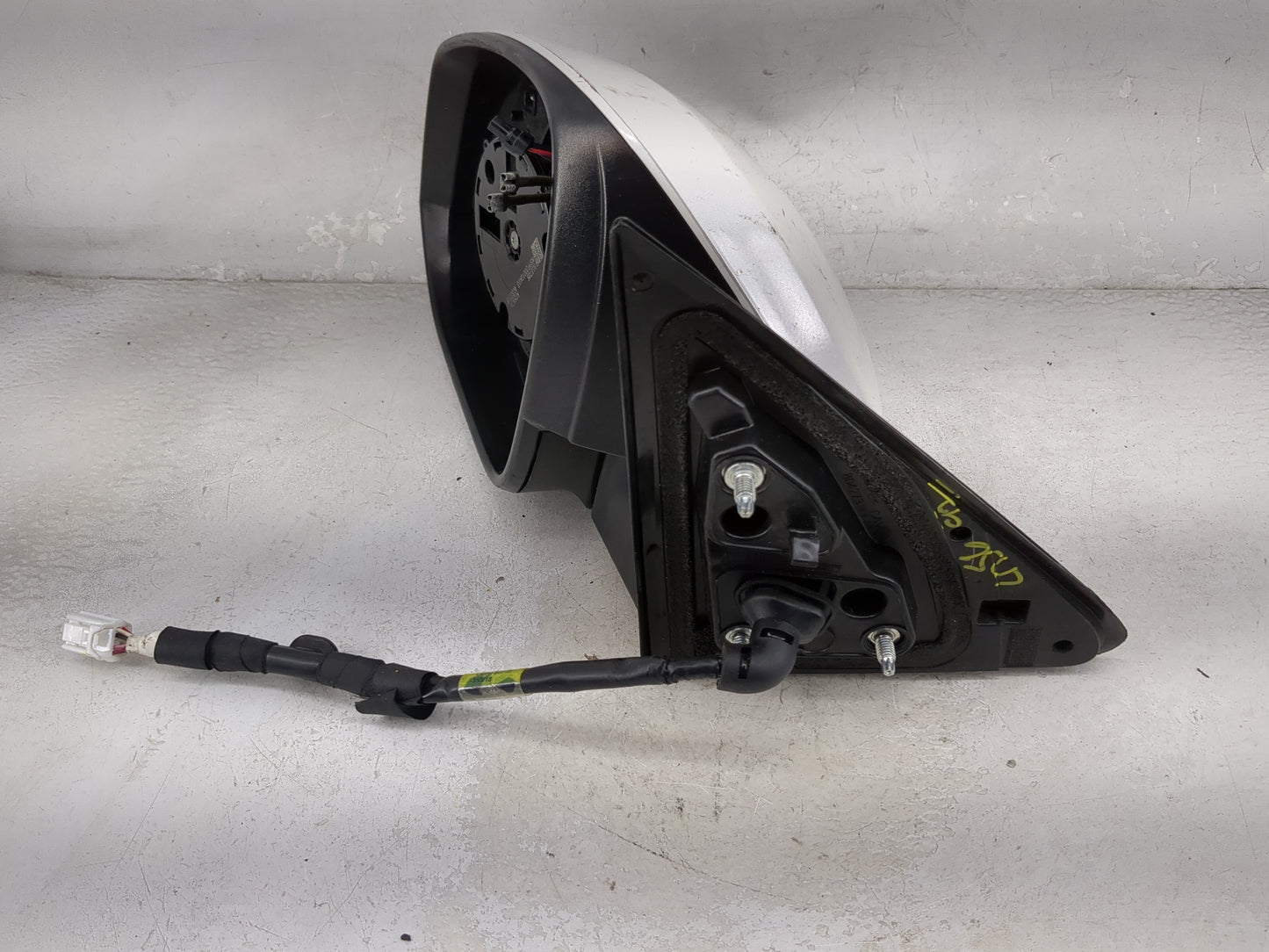 2014-2019 Toyota Highlander Driver Side View Mirror - Left Door Mirror OEM Used - Oemusedautoparts1.com
