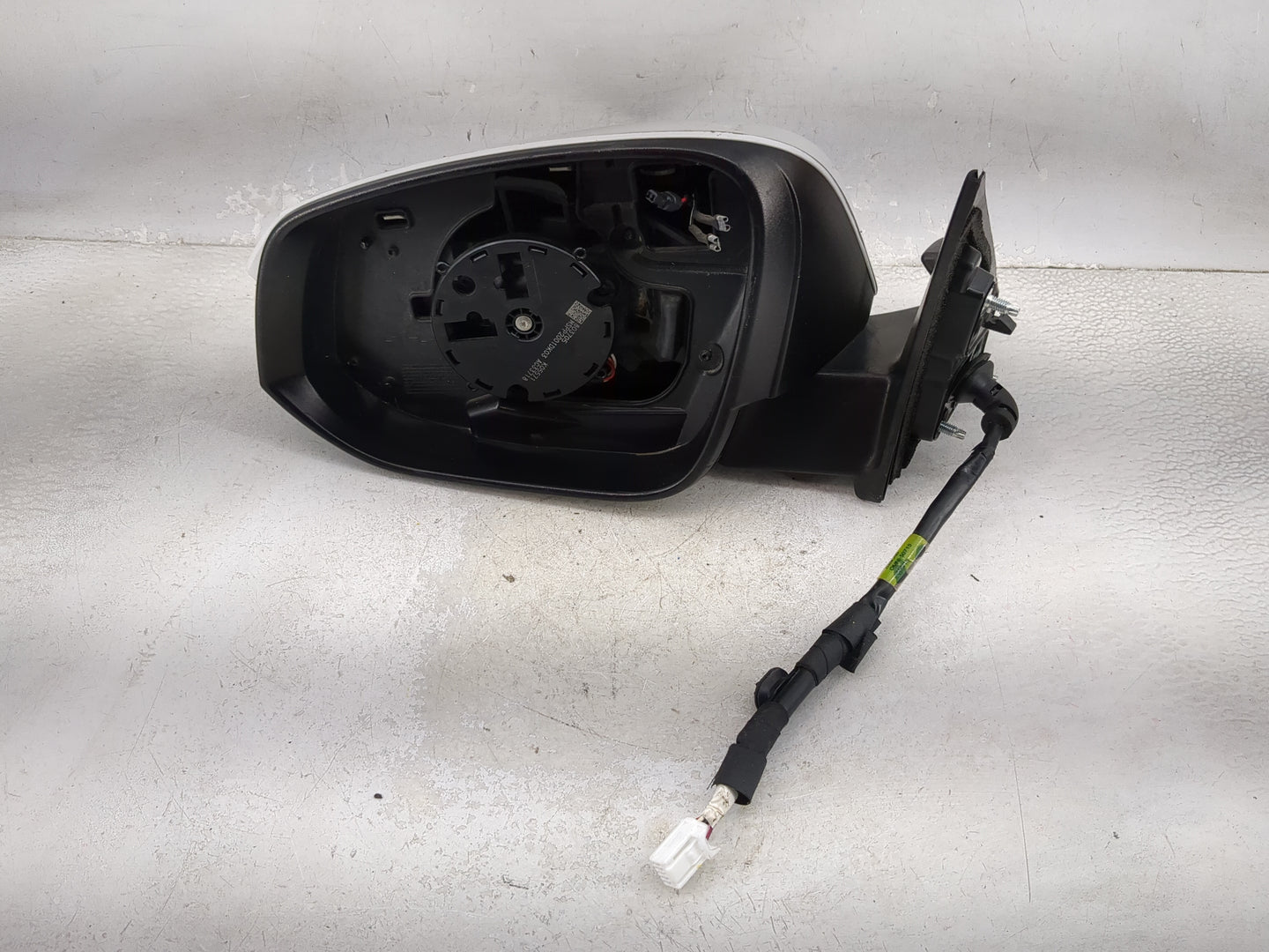 2014-2019 Toyota Highlander Driver Side View Mirror - Left Door Mirror OEM Used - Oemusedautoparts1.com
