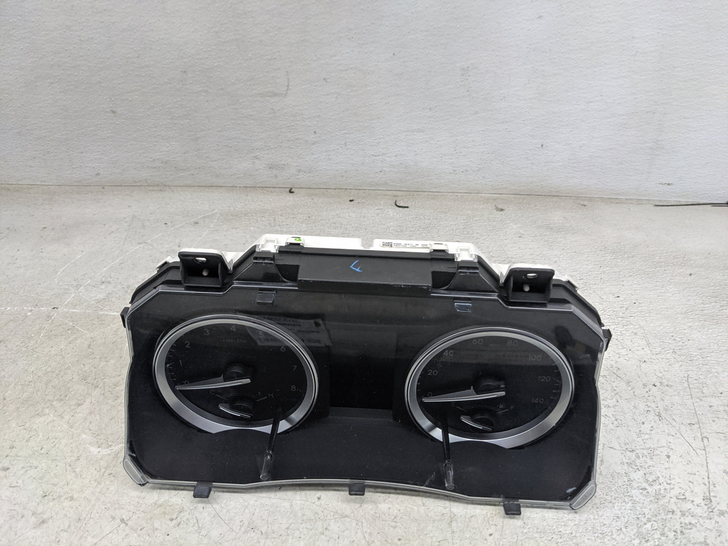 2017-2019 Toyota Highlander Instrument Cluster Speedometer Gauges P/N:83800-0E811-00 TN257560-4900 Miles: Fits Fits 2017 201