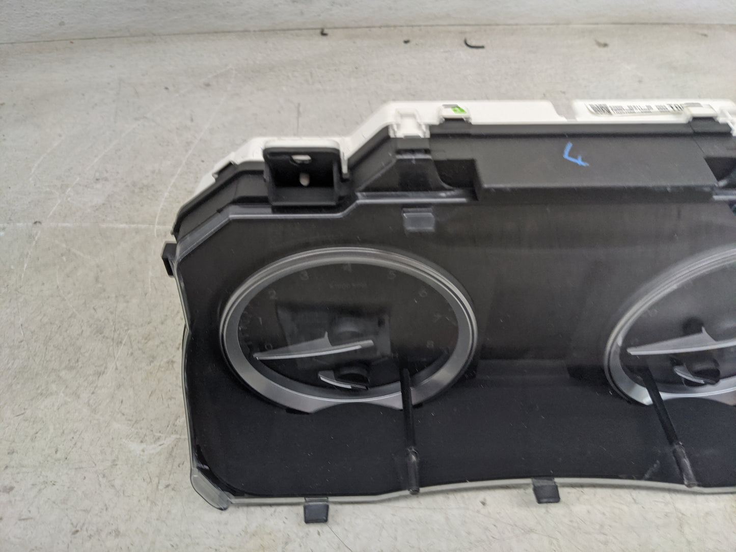 2017-2019 Toyota Highlander Instrument Cluster Speedometer Gauges P/N:83800-0E811-00 TN257560-4900 Miles: Fits Fits 2017 201