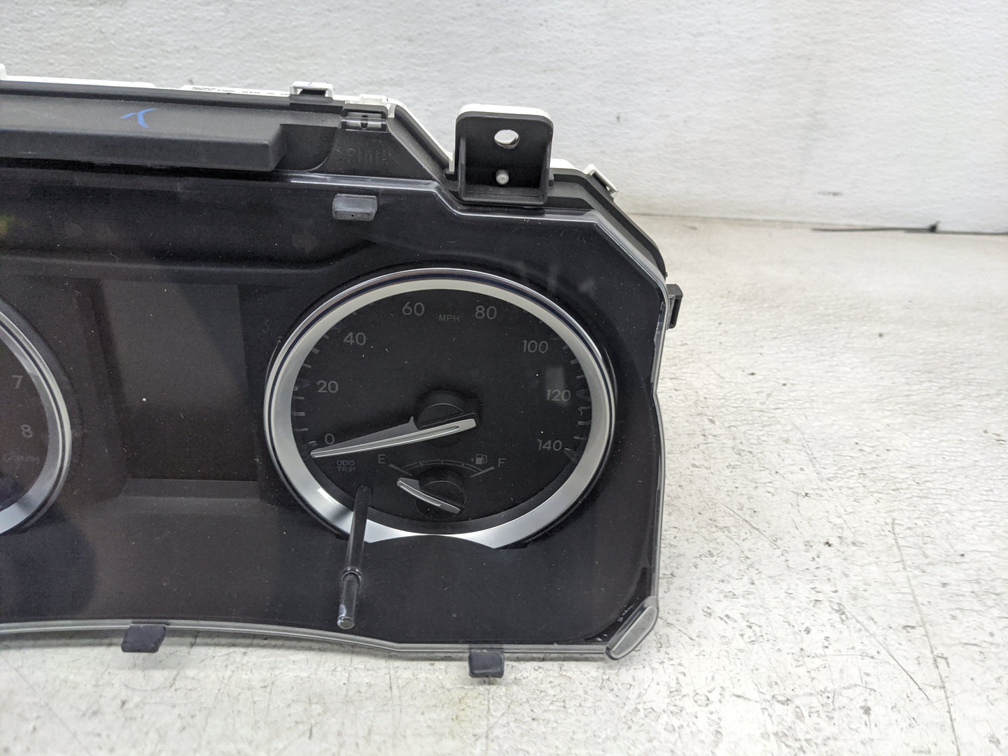 2017-2019 Toyota Highlander Instrument Cluster Speedometer Gauges P/N:83800-0E810-00 TN257520-6232 Miles: Fits Fits 2017 201