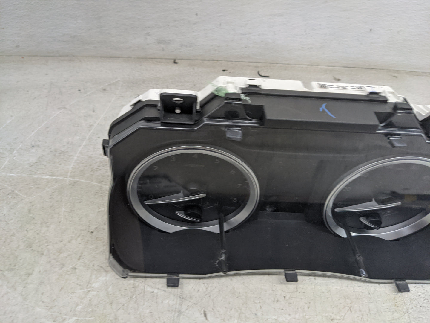 2017-2019 Toyota Highlander Instrument Cluster Speedometer Gauges P/N:83800-0E810-00 TN257520-6232 Miles: Fits Fits 2017 201
