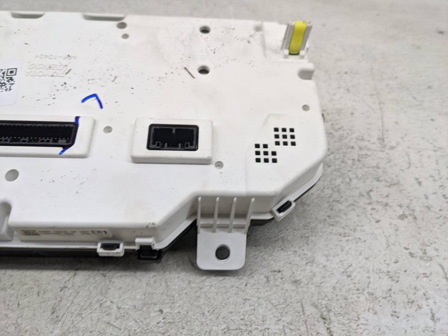 2017-2019 Toyota Highlander Instrument Cluster Speedometer Gauges P/N:83800-0E810-00 TN257520-6232 Miles: Fits Fits 2017 201