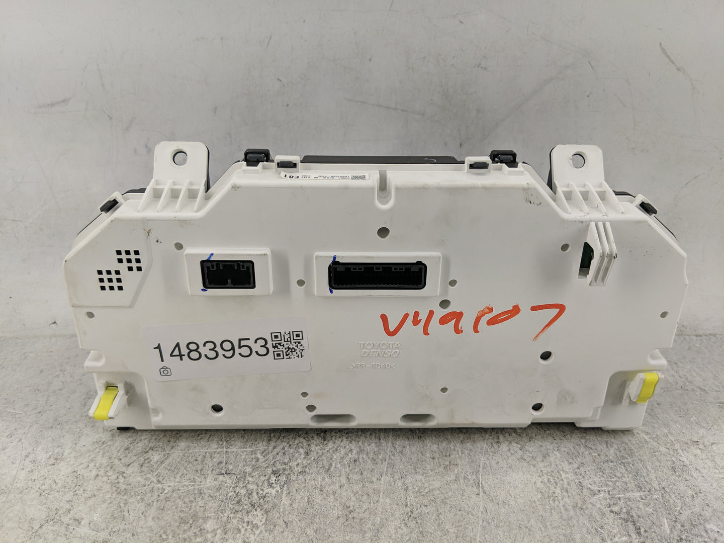 2017-2019 Toyota Highlander Instrument Cluster Speedometer Gauges P/N:83800-0E810-00 TN257520-6232 Miles: Fits Fits 2017 201