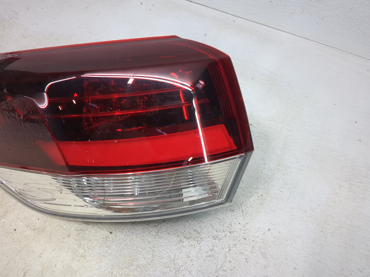 2019-2019 Toyota Highlander Driver Left Side Deck Lid Mounted Tail Light - Oemusedautoparts1.com