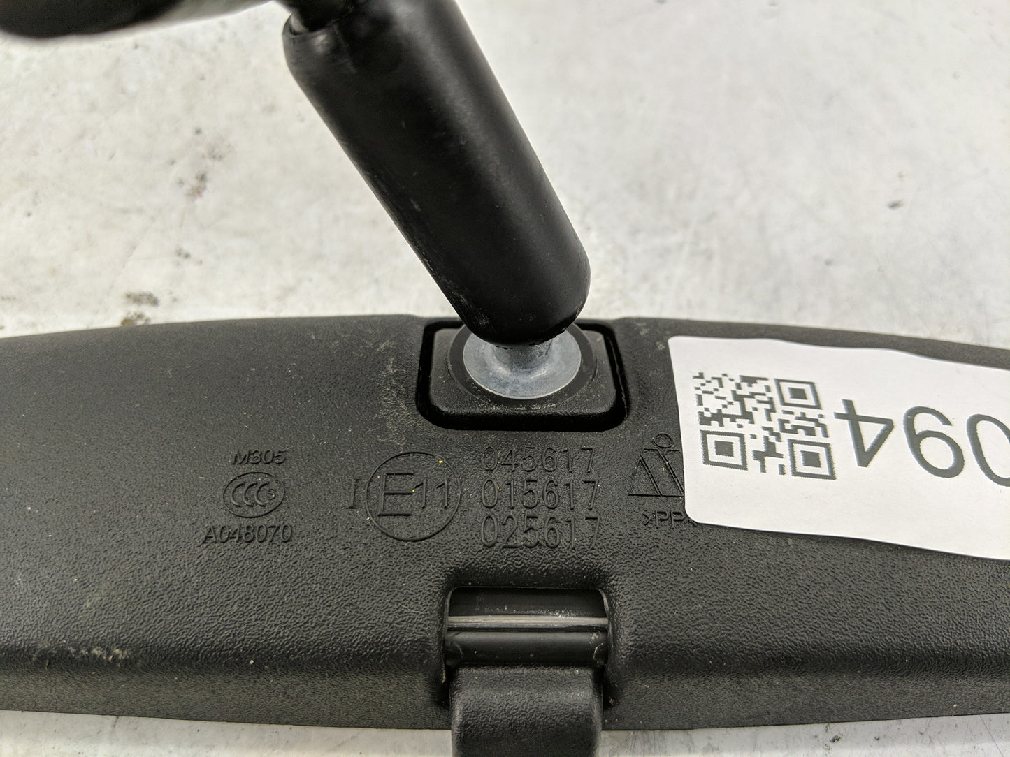 2019-2020 Toyota Rav4 Interior Rear View Mirror Replacement OEM P/N:E11015617 Fits Fits 2019 2020 OEM Used Auto Parts - Oemu