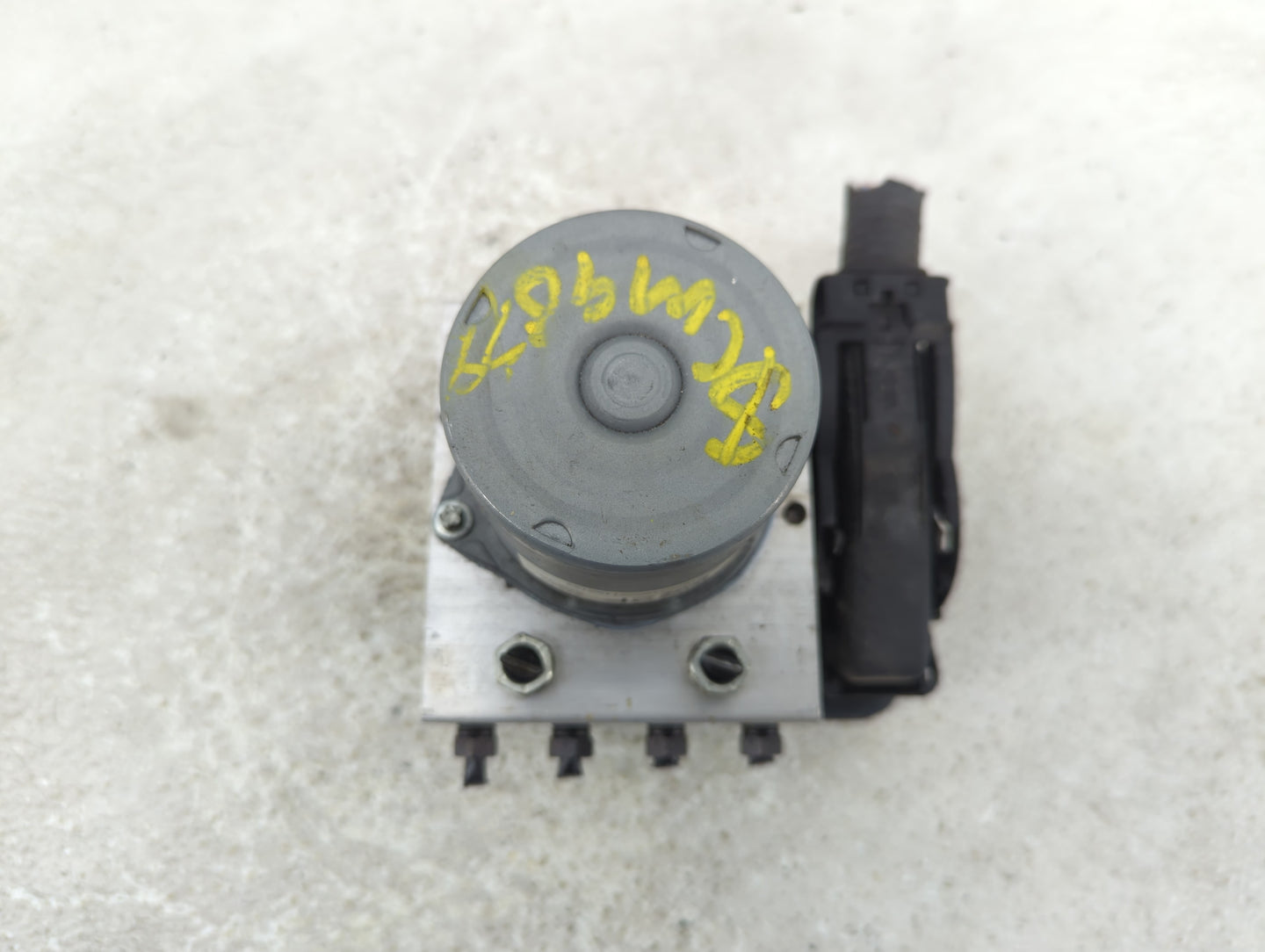 2019-2021 Toyota Rav4 ABS Pump Control Module Replacement P/N:44540-0R240 Fits Fits 2019 2020 2021 OEM Used Auto Parts - Oem