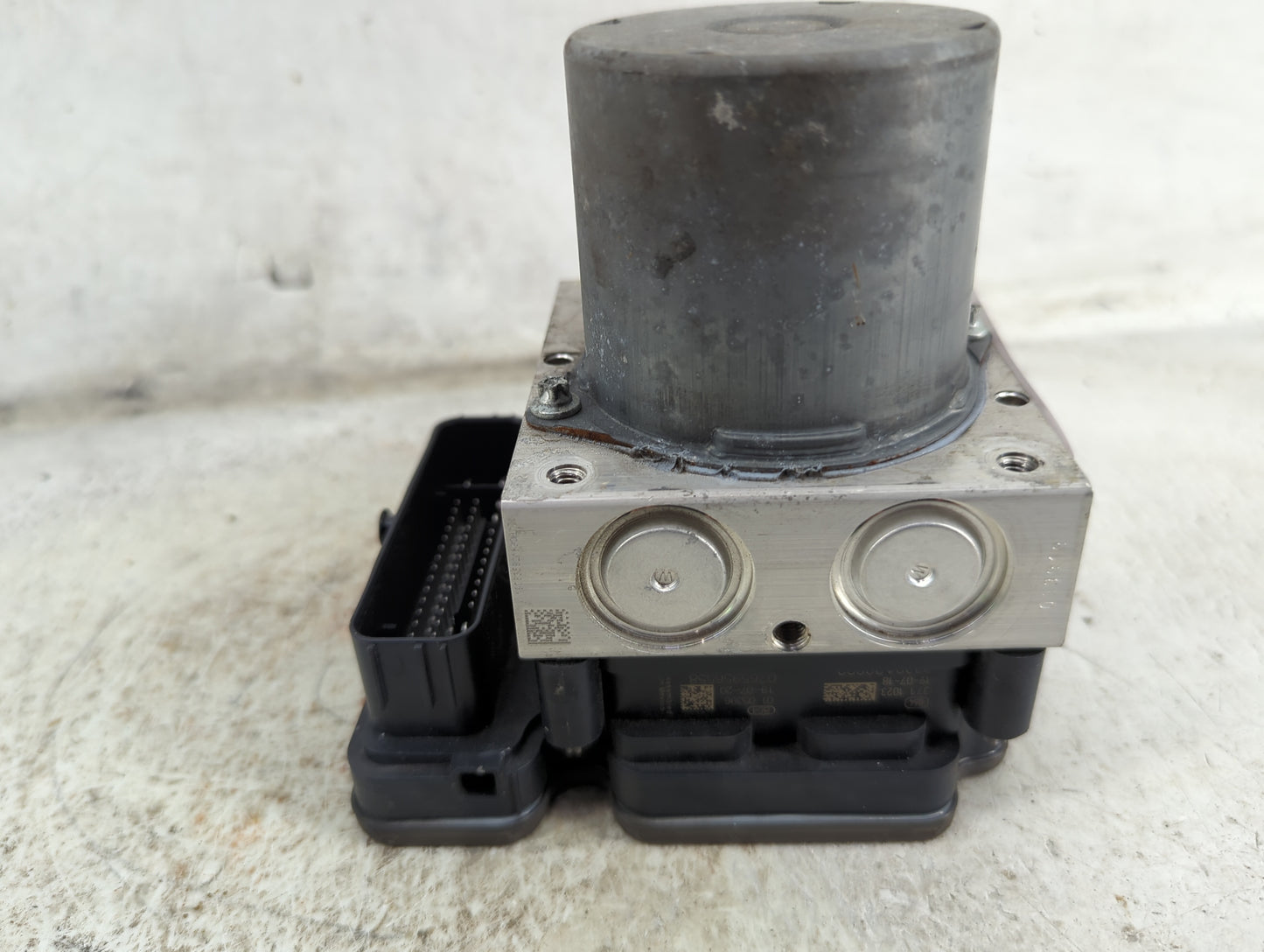 2019-2021 Toyota Rav4 ABS Pump Control Module Replacement P/N:0265268222 2F21800011 Fits Fits 2019 2020 2021 OEM Used Auto P