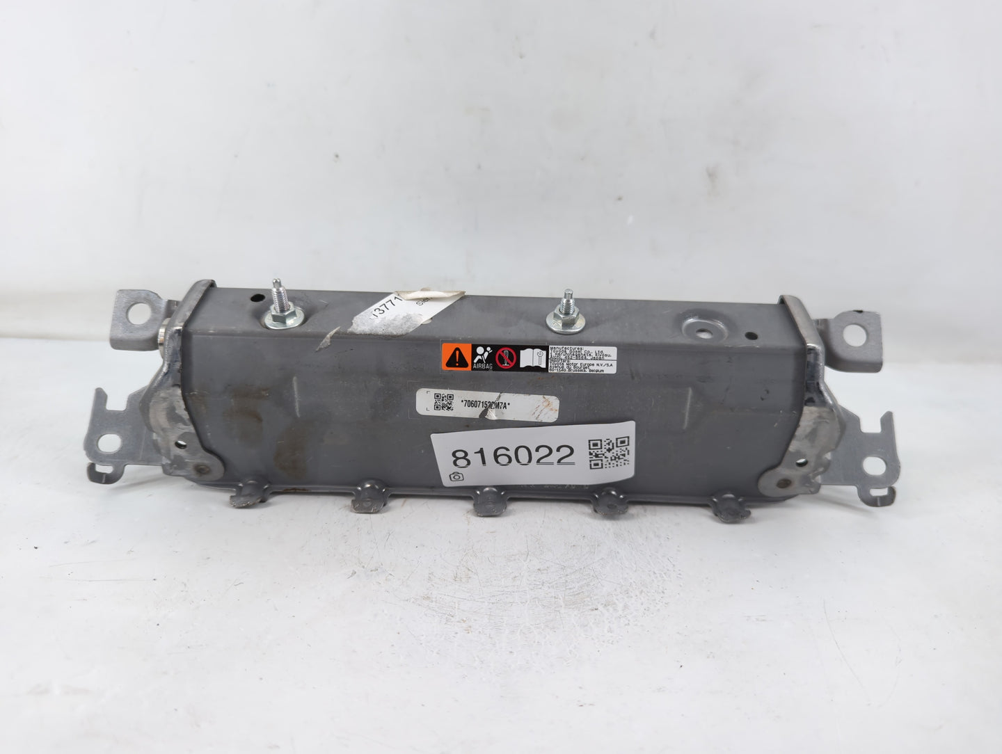 2019-2022 Toyota Rav4 Air Bag Passenger Right Knee OEM Fits Fits 2019 2020 2021 2022 OEM Used Auto Parts - Oemusedautoparts1