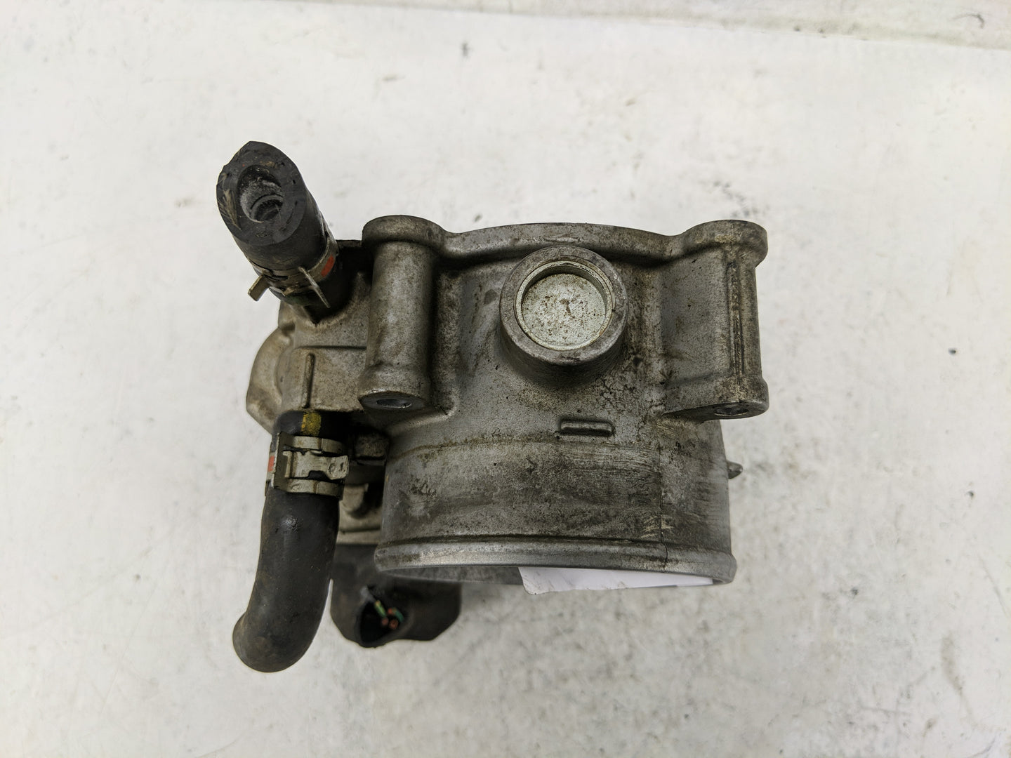 2017-2020 Toyota Sienna Throttle Body P/N:22030-0P060 Fits Fits 2016 2017 2018 2019 2020 2021 2022 OEM Used Auto Parts - Oem