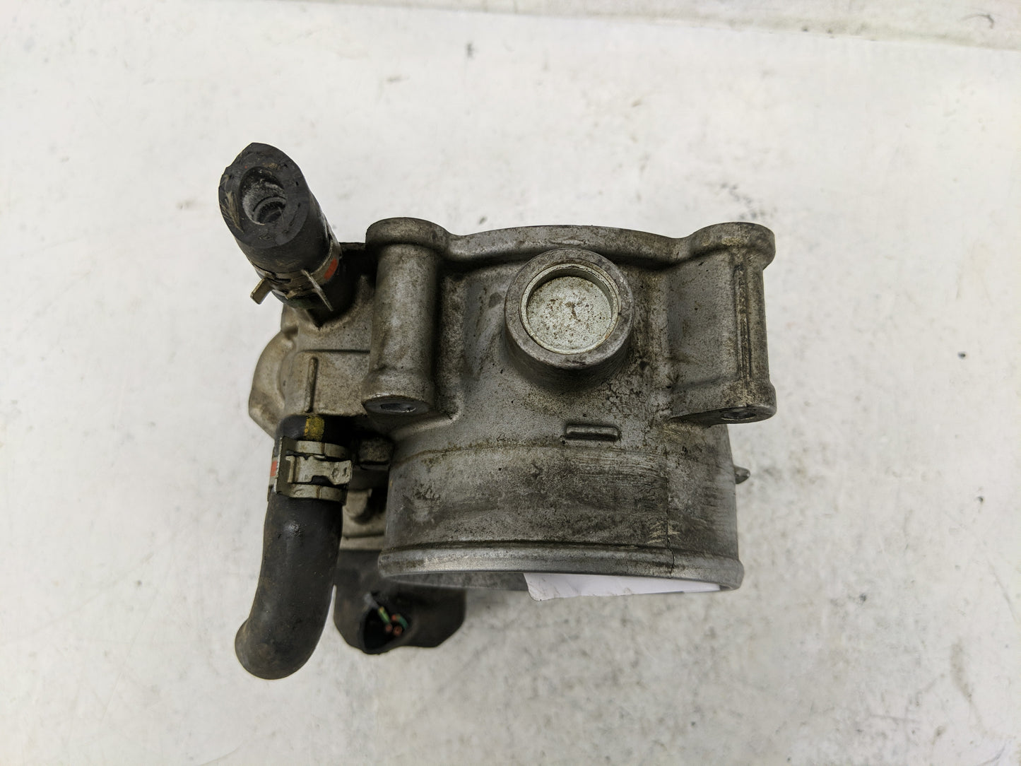 2017-2020 Toyota Sienna Throttle Body P/N:22030-0P060 Fits Fits 2016 2017 2018 2019 2020 2021 2022 OEM Used Auto Parts - Oem