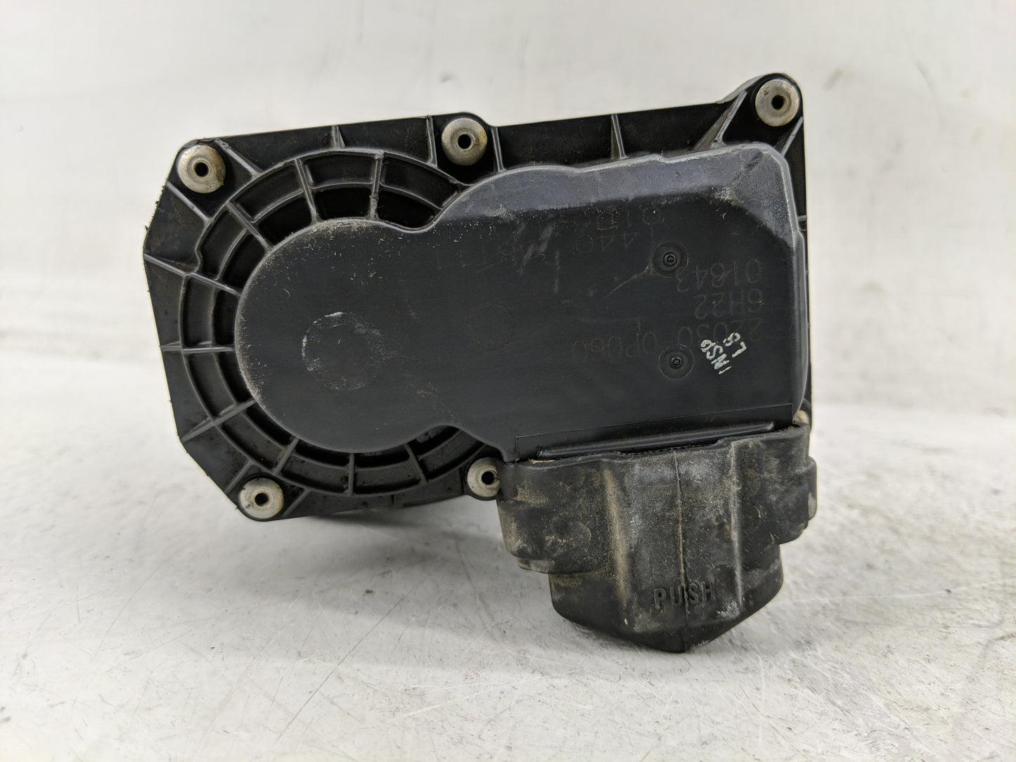 2017-2020 Toyota Sienna Throttle Body P/N:22030-0P060 Fits Fits 2016 2017 2018 2019 2020 2021 2022 OEM Used Auto Parts - Oem