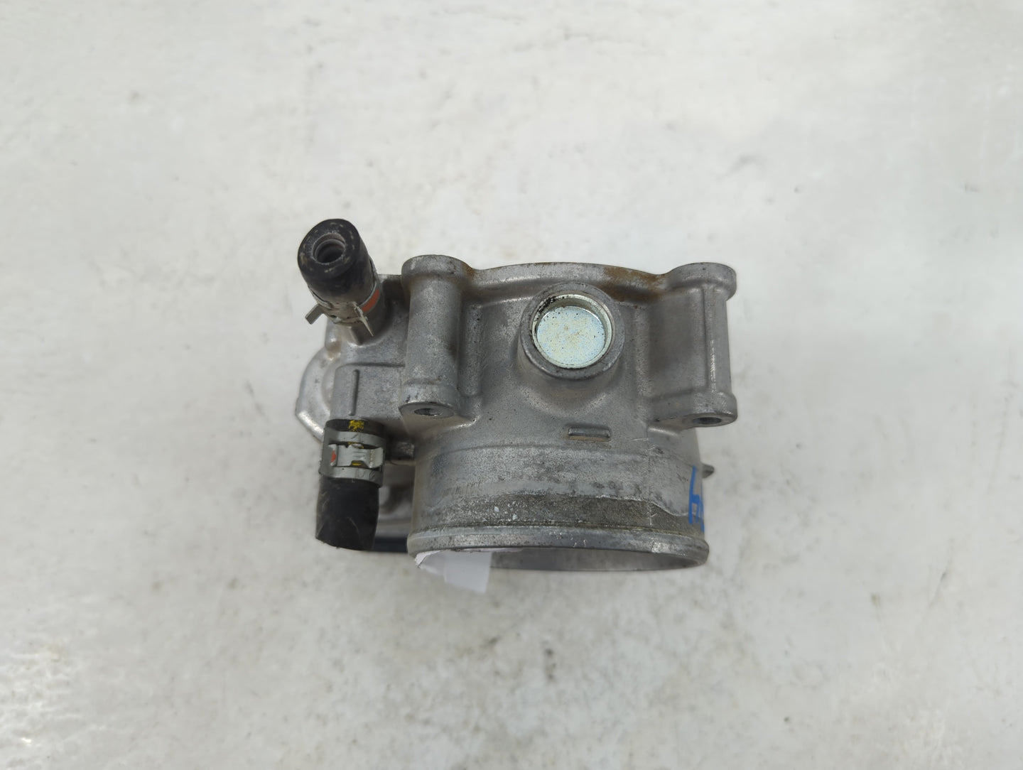 2017-2020 Toyota Sienna Throttle Body P/N:22030-0P060 Fits Fits 2016 2017 2018 2019 2020 2021 2022 OEM Used Auto Parts - Oem