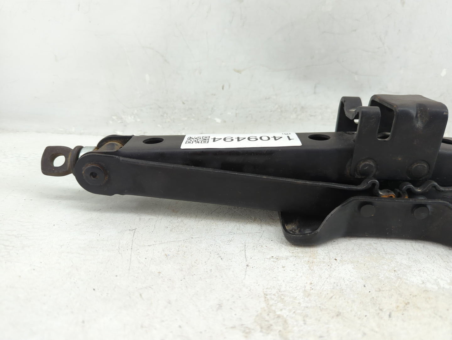 2019 Toyota Sienna Spare Scissor Car Jack - Oemusedautoparts1.com