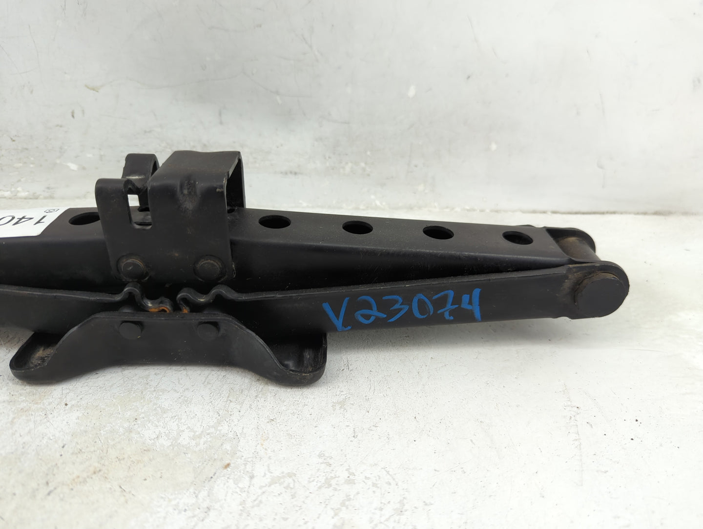 2019 Toyota Sienna Spare Scissor Car Jack - Oemusedautoparts1.com