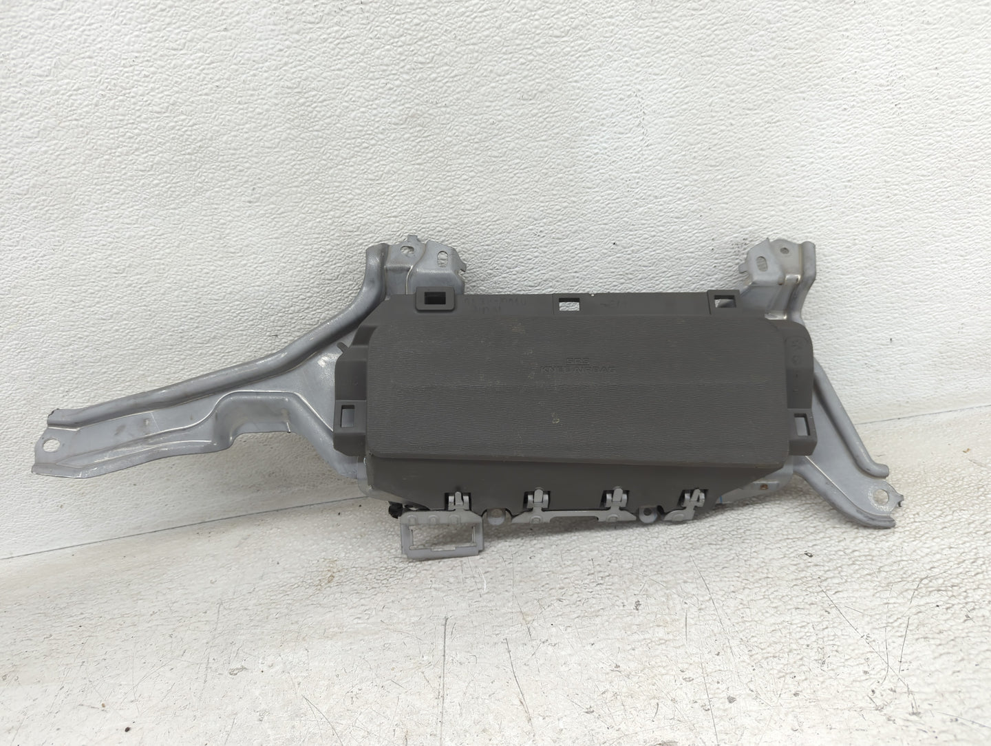 2015-2020 Toyota Sienna Air Bag Driver Left Knee OEM Fits Fits 2015 2016 2017 2018 2019 2020 OEM Used Auto Parts - Oemusedau