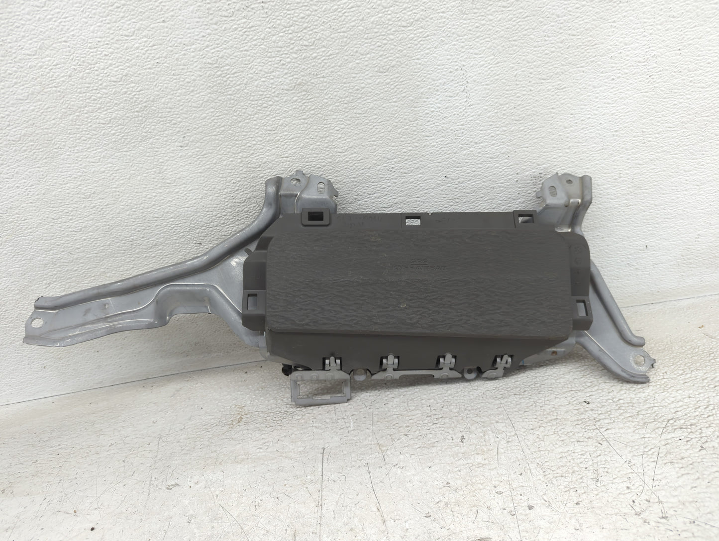 2015-2020 Toyota Sienna Air Bag Driver Left Knee OEM Fits Fits 2015 2016 2017 2018 2019 2020 OEM Used Auto Parts - Oemusedau