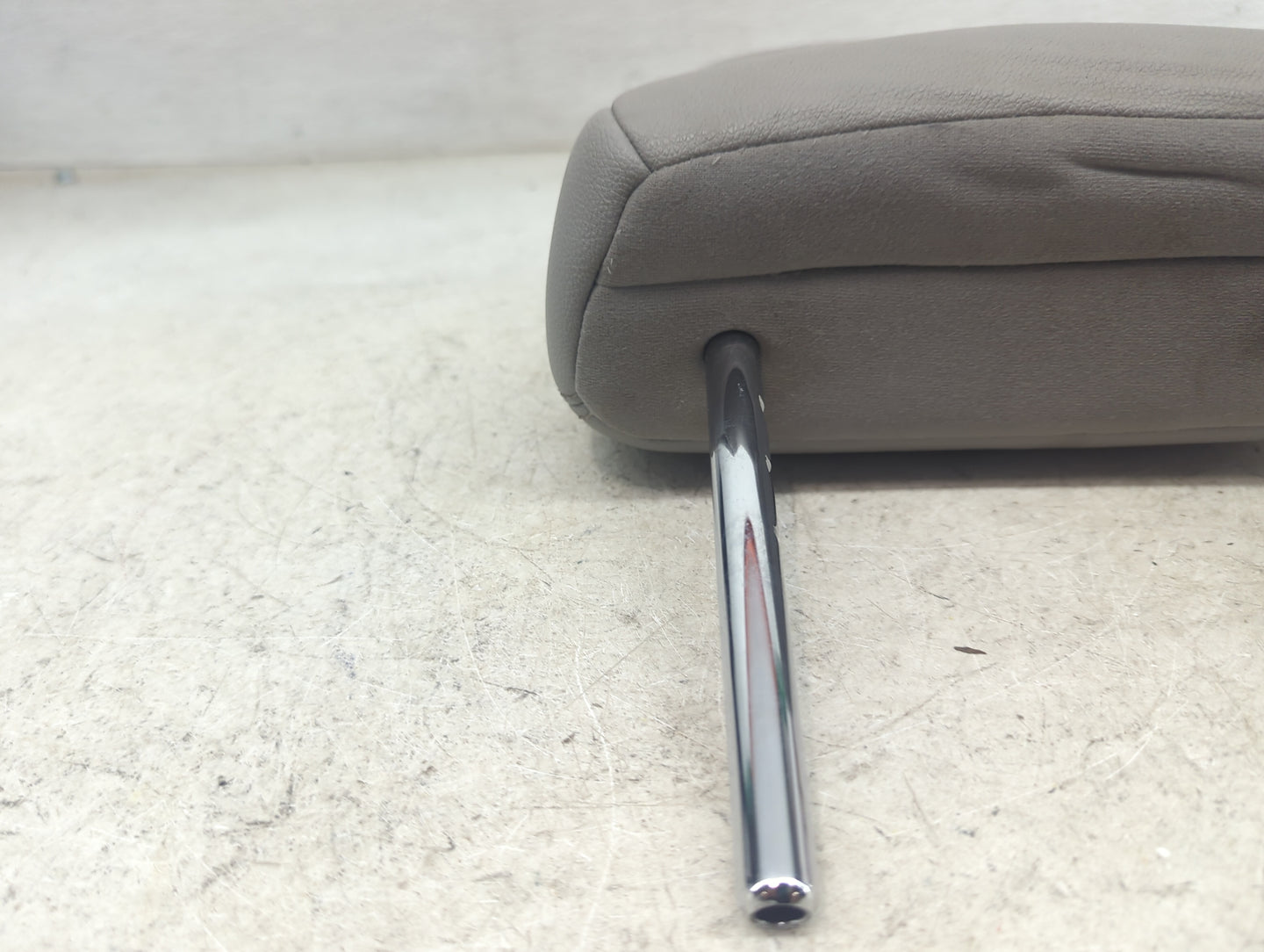 2019 Toyota Sienna Headrest Head Rest Front Passenger Seat Gray 1472274 - Oemusedautoparts1.com