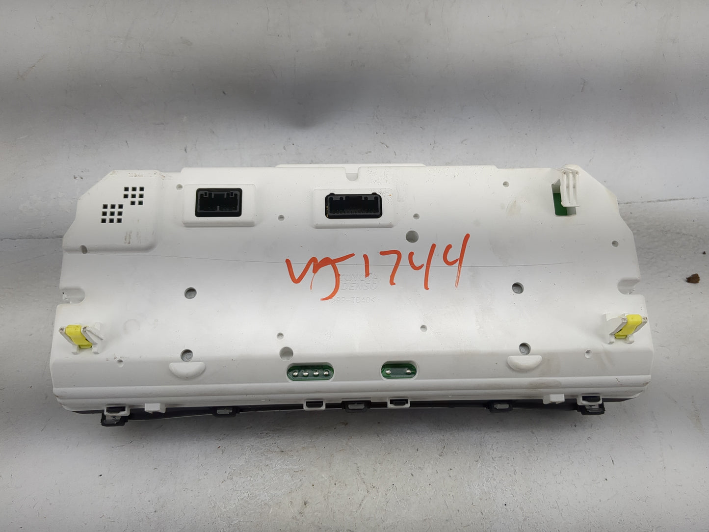 2019 Toyota Sienna Instrument Cluster Speedometer Gauges P/N:83800-08891-00 TN157590-5213 Miles: Fits OEM Used Auto Parts - 
