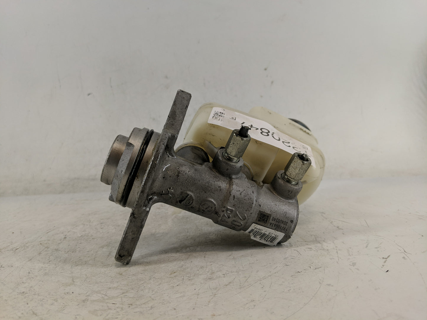2009-2022 Toyota Tacoma Brake Master Cylinder 1220847 - Oemusedautoparts1.com