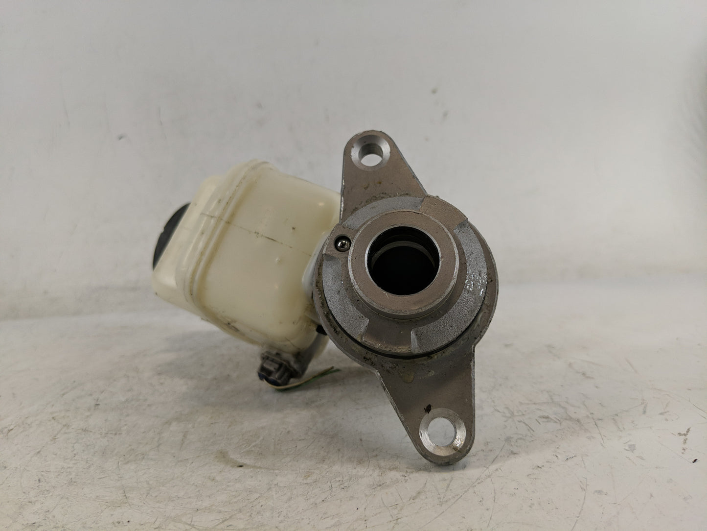 2009-2022 Toyota Tacoma Brake Master Cylinder 1220847 - Oemusedautoparts1.com