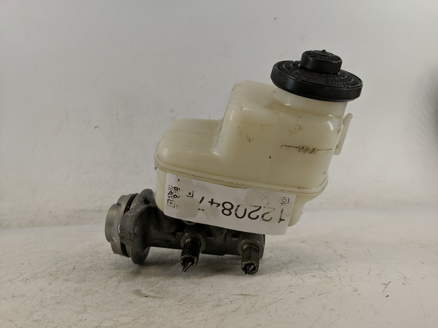 2009-2022 Toyota Tacoma Brake Master Cylinder 1220847 - Oemusedautoparts1.com