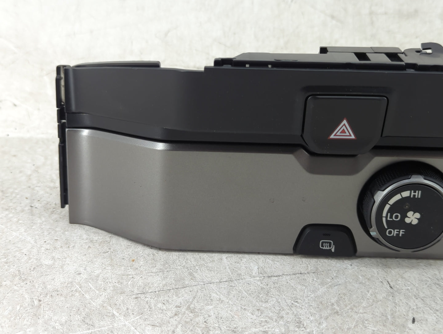 2019 Toyota Tacoma Climate Control Module Temperature AC/Heater Replacement P/N:75H595 Fits OEM Used Auto Parts - Oemusedaut