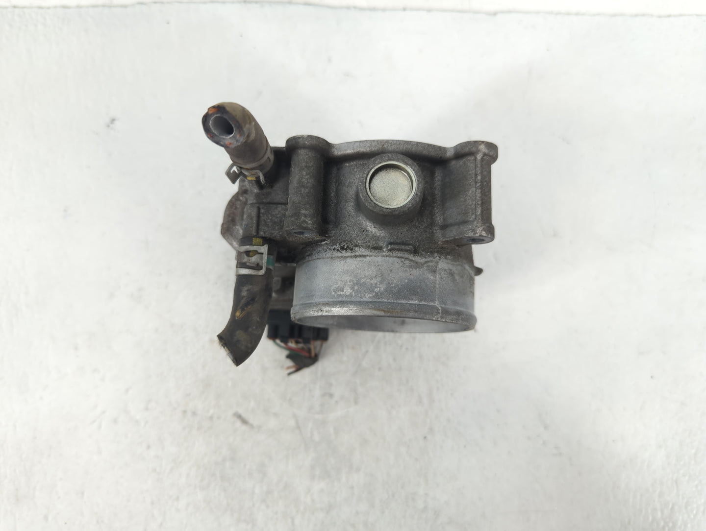 2016-2022 Toyota Tacoma Throttle Body P/N:22030-0P060 Fits Fits 2016 2017 2018 2019 2020 2021 2022 OEM Used Auto Parts - Oem